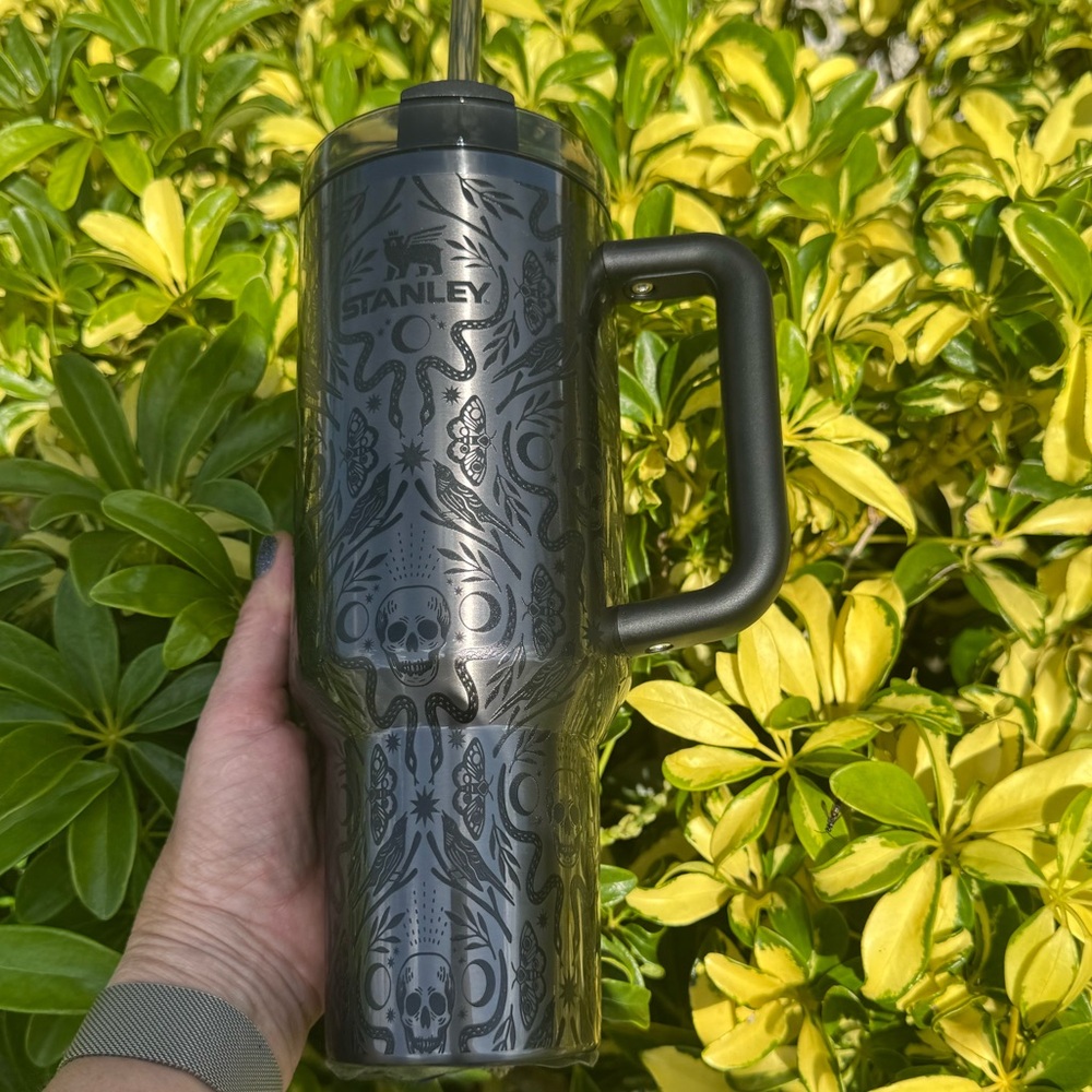 Stanley Halloween Quencher H2.0 FlowState Tumbler 40 oz Deadly Damask In Hand